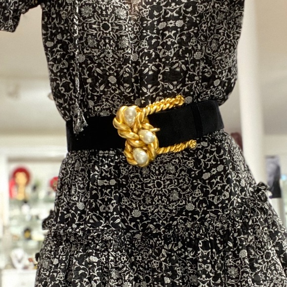 Authentic Chanel Vintage Twisted Gold Belt XS - Picture 2 of 16